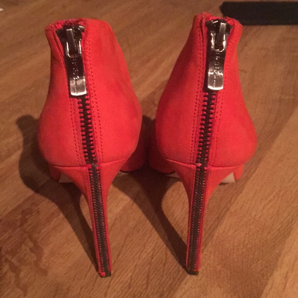 BCBG eneration size 7 pump orange/ red